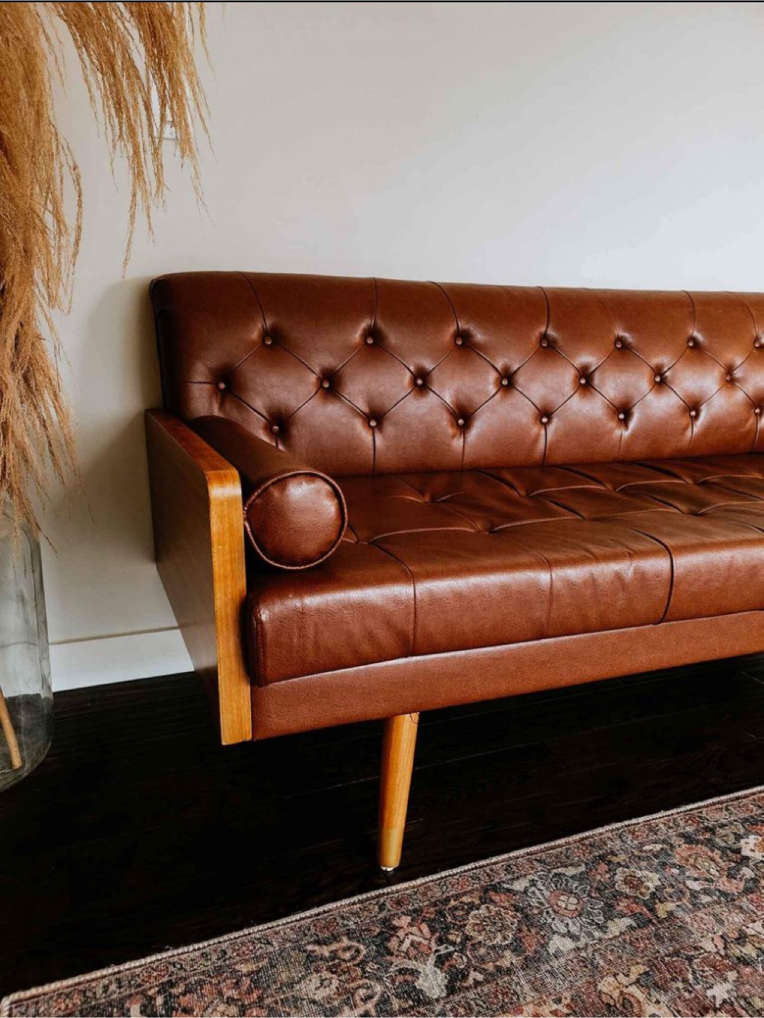 Vintage inspired tuffed couch - photo 2