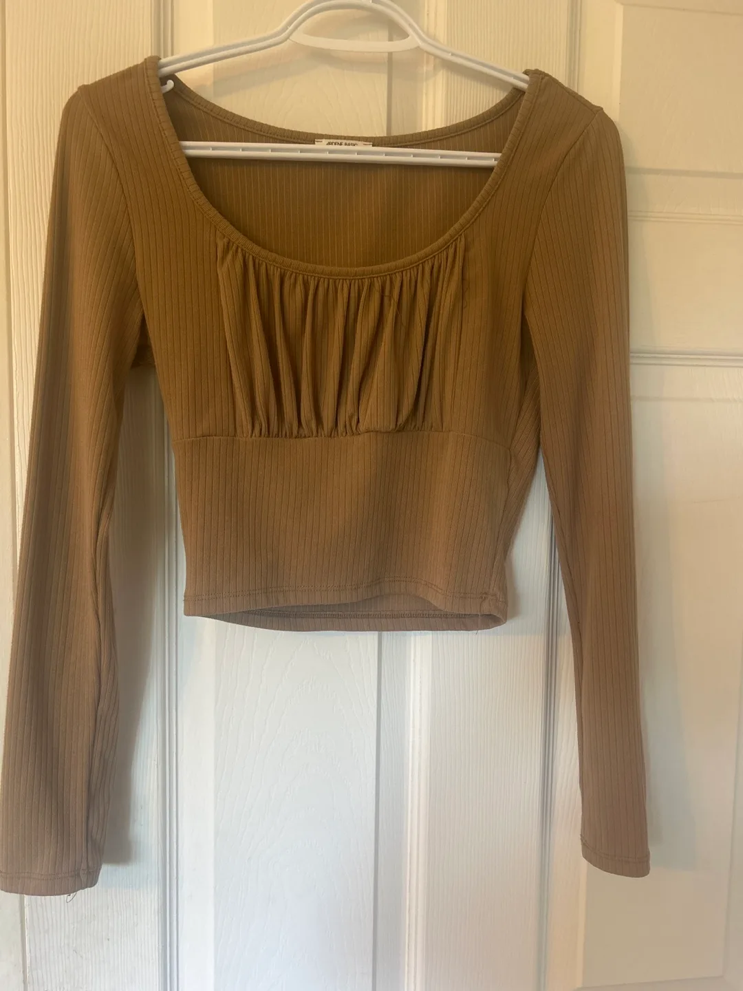 Long Sleeve Crop Top - Color Tan thumbnail