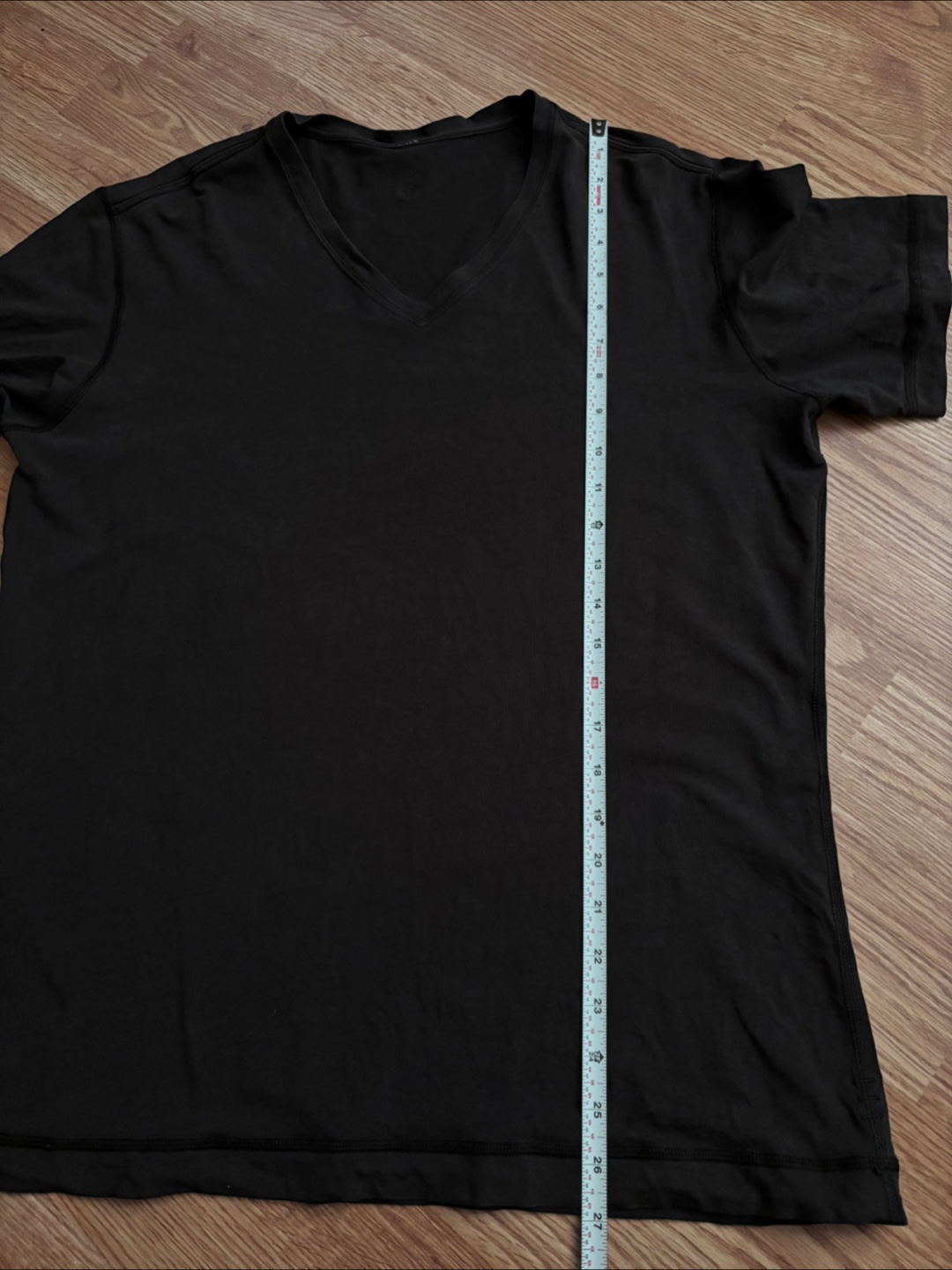 Lululemon Black V-Neck  Stretchable T-Shirt - photo 4