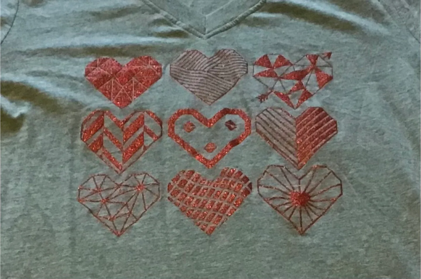 🤩 Grey T-Shirt with Sparkly Heart Design image indicator(2)