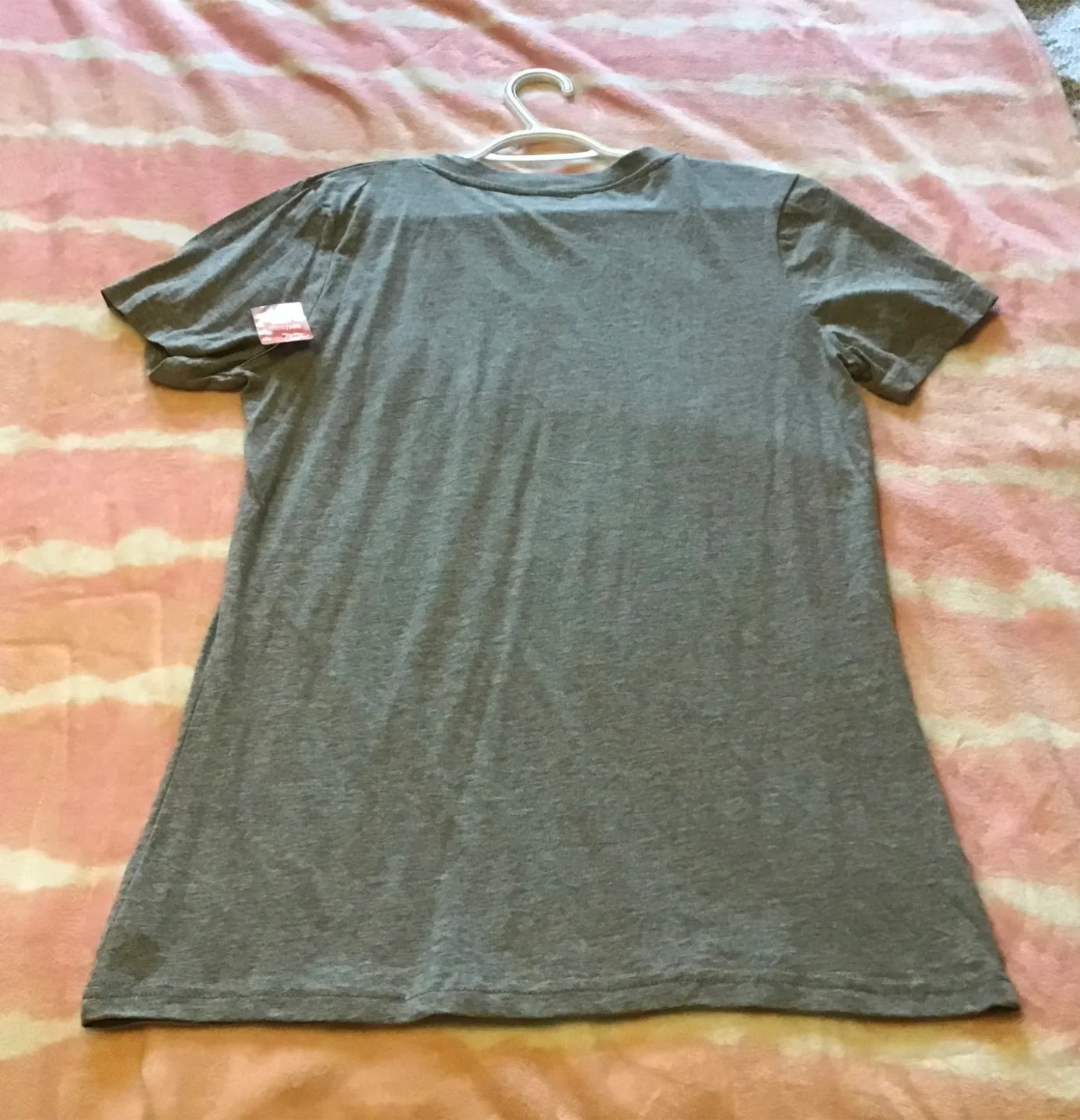 🤩 Grey T-Shirt with Sparkly Heart Design image indicator(3)