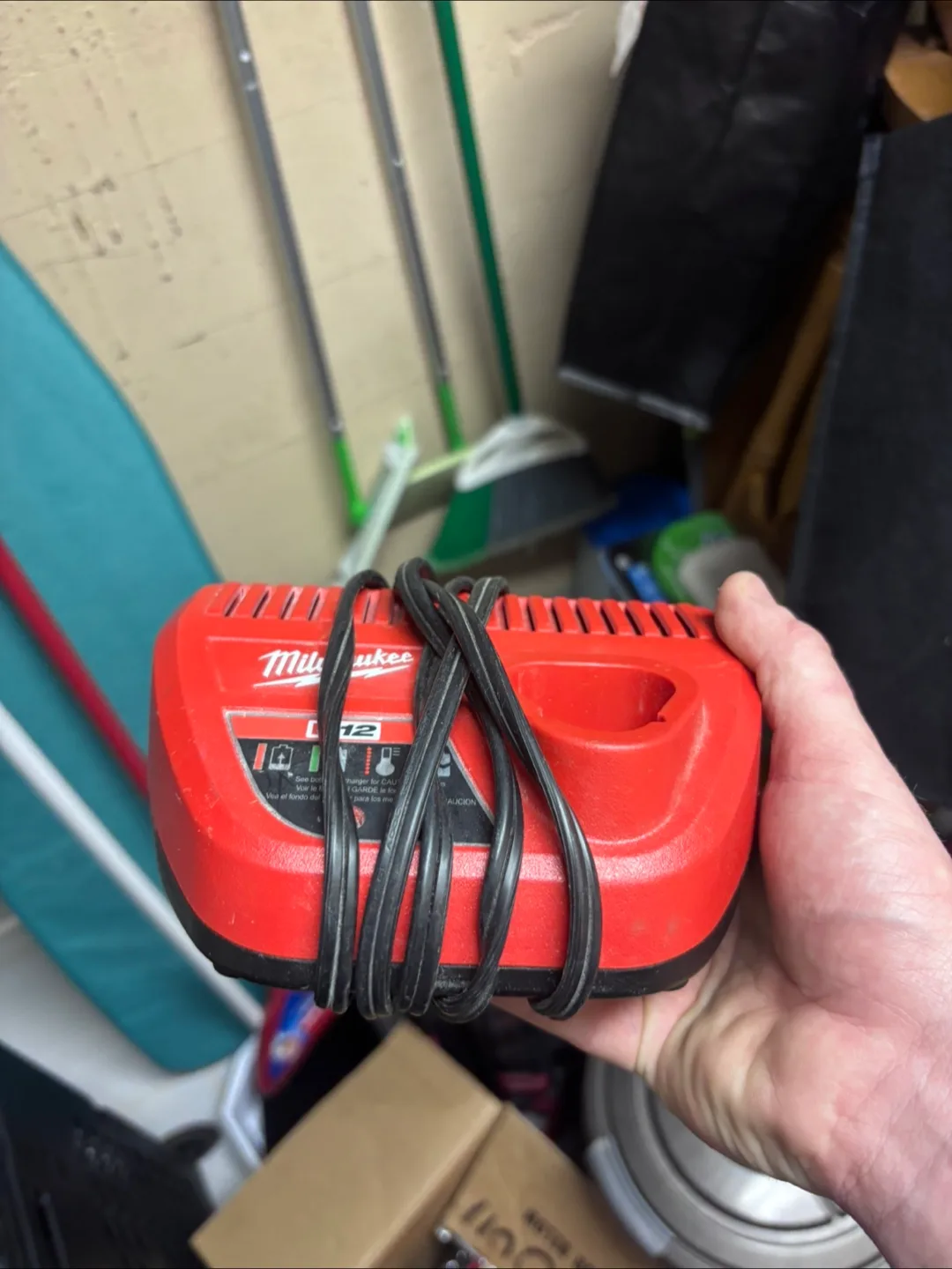 (2x) Milwaukee M12 Chargers image indicator(3)