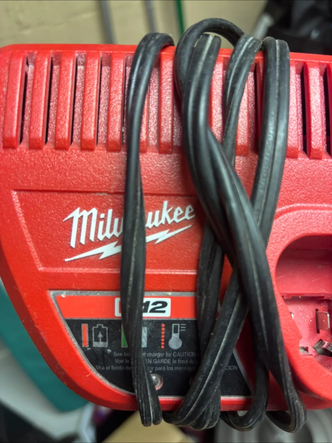 (2x) Milwaukee M12 Chargers image indicator(2)