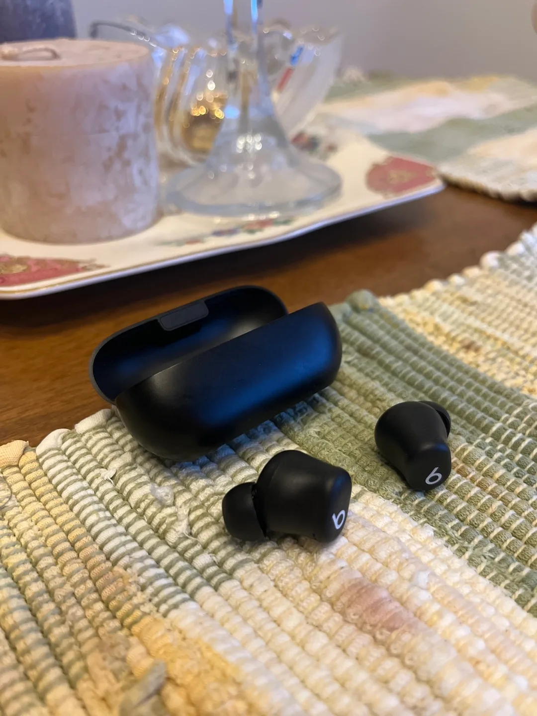 Beats by Dre Wireless Earbuds image indicator(2)