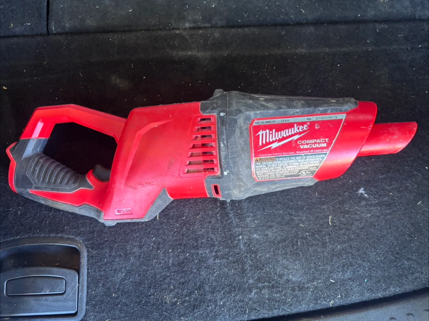 Milwaukee Compact M12 Cordless Vacuum image indicator(2)