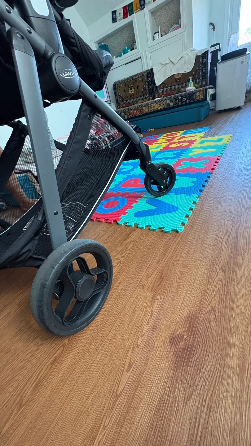 Graco Stroller - Like New! thumbnail