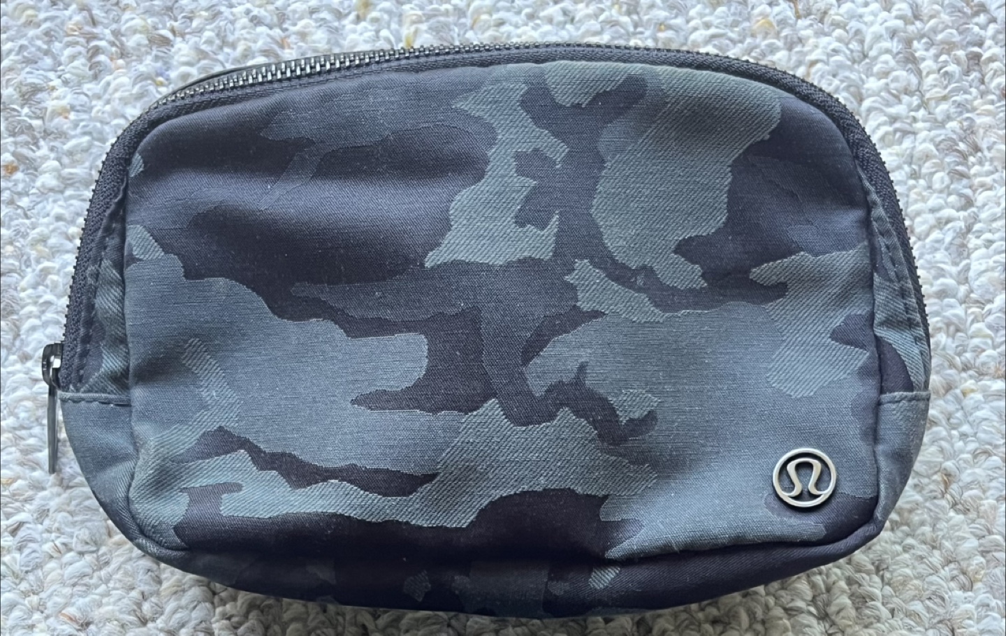 Lululemon Everywhere Belt Bag - Camo