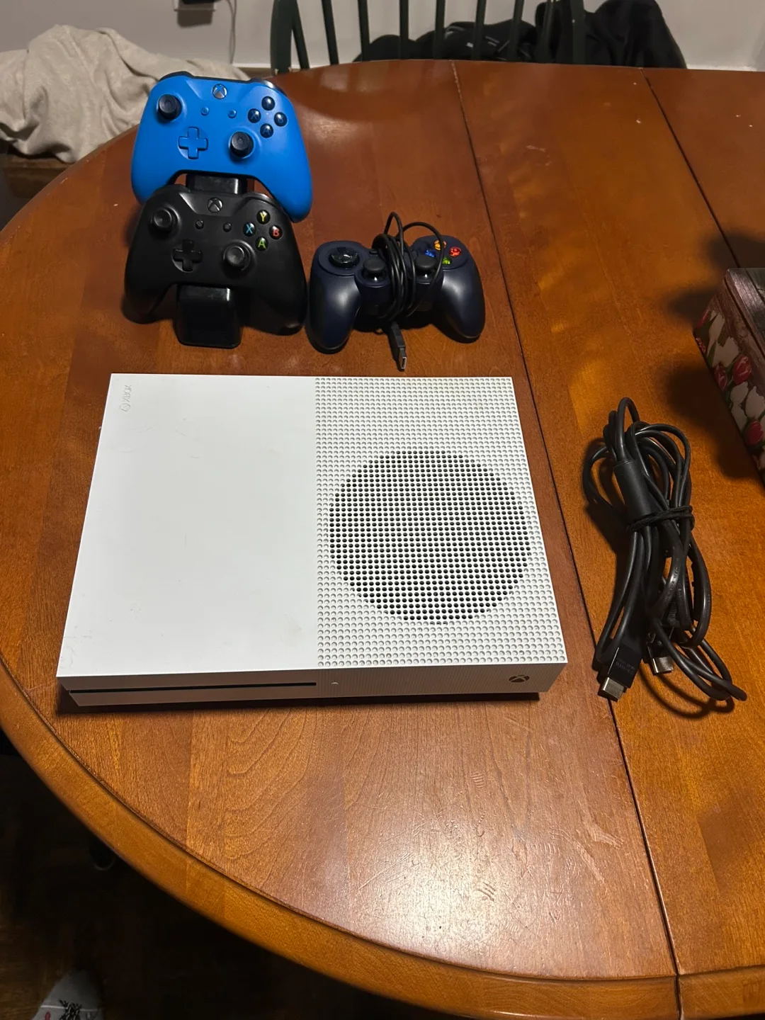 Xbox One S Console with 3 Controllers image indicator(3)