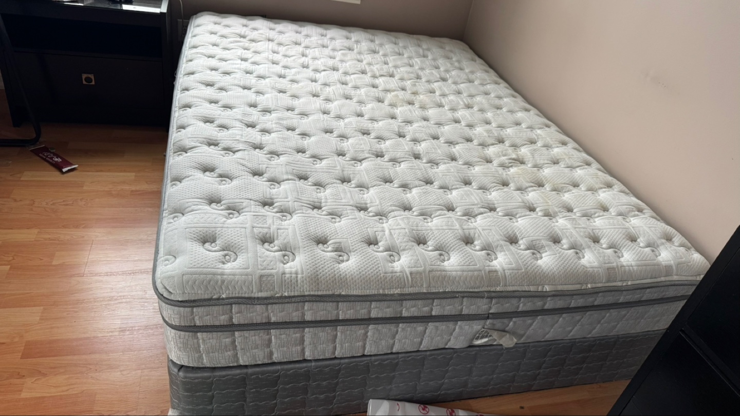 Queen Mattress + box - photo 2