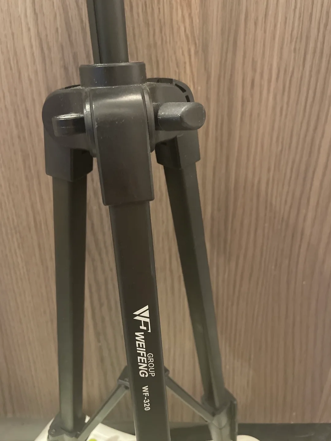 **Please read **Weifeng WF-320 Tripod thumbnail