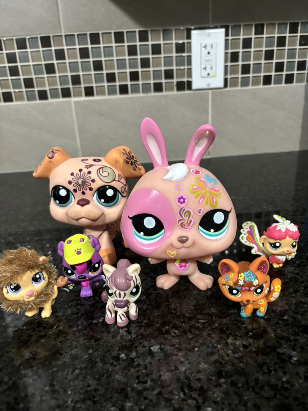 Lots of Littlest Pet Shops!