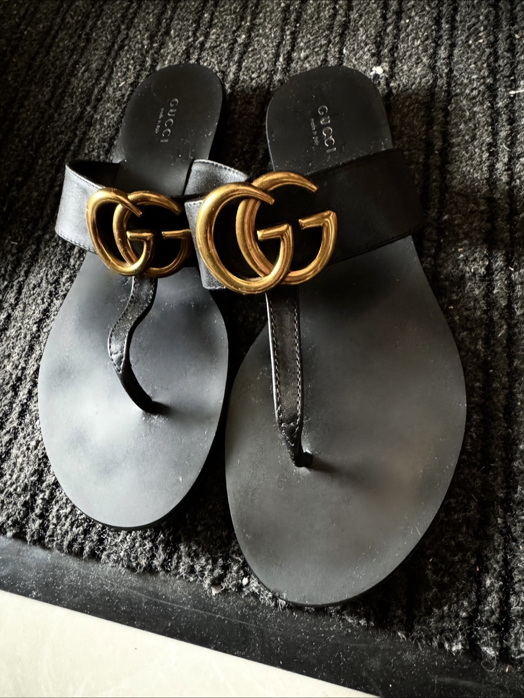 Excellent Condition Gucci Black Sandals with Gold Logo