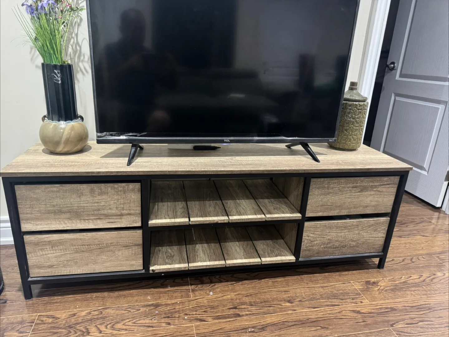 Moving sale Tv stand 59 inch length thumbnail