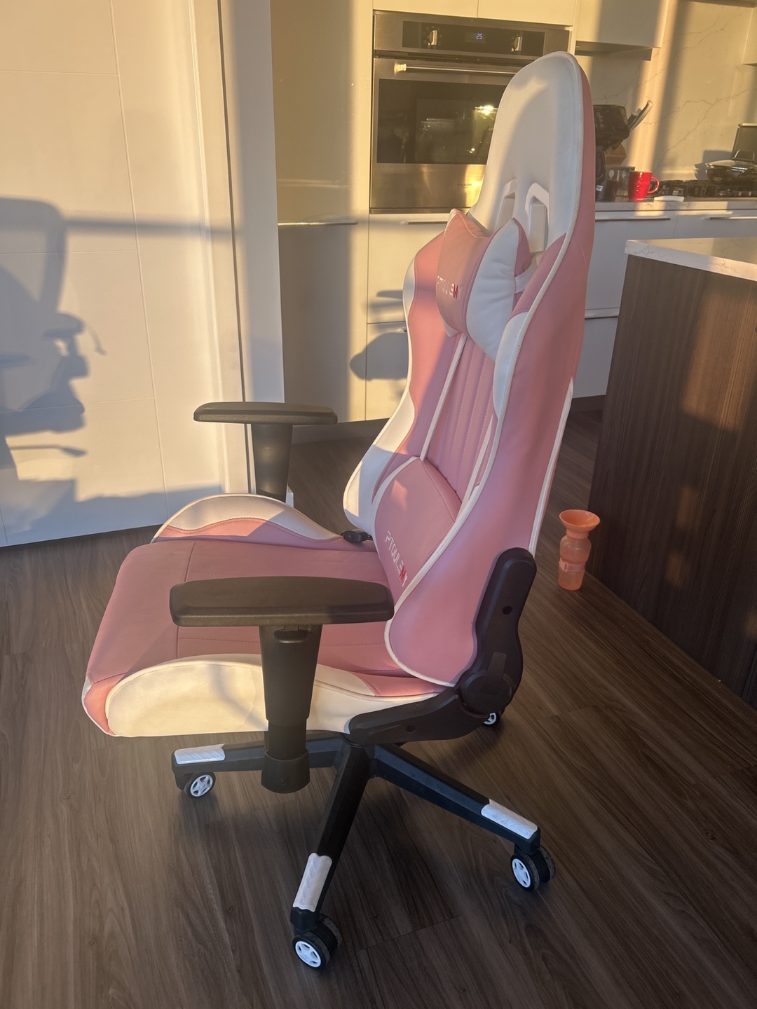 Ptoulemy Pink & White Gaming Chair - photo 2