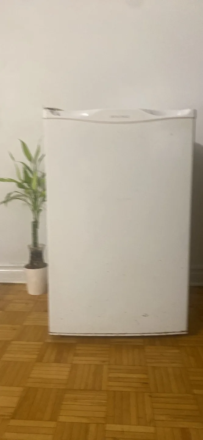 Diplomat Compact Fridge - White thumbnail