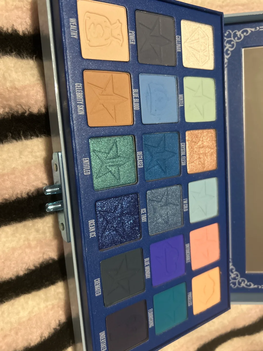 Blue Blood Eyeshadow Palette image indicator(3)