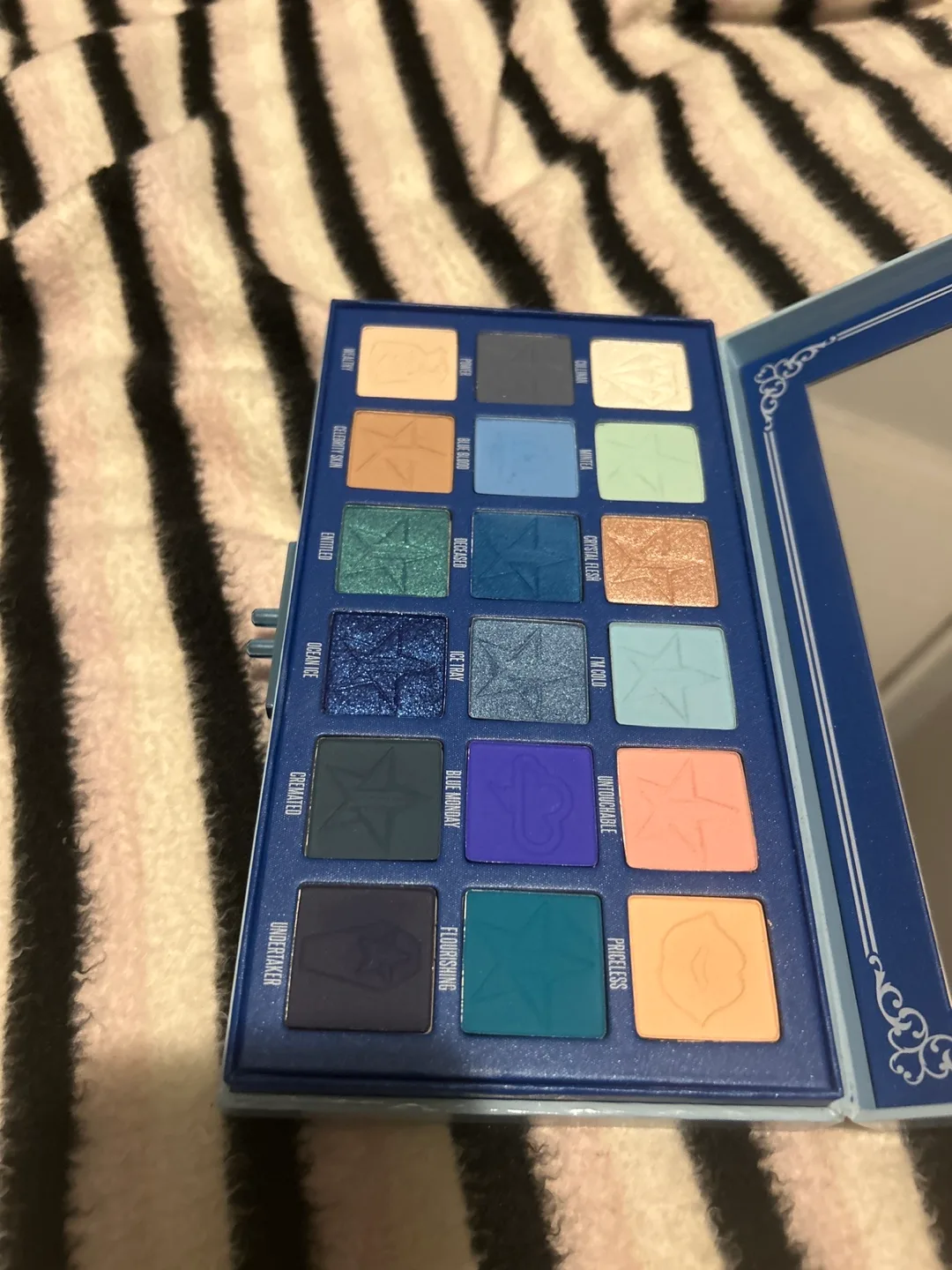 Blue Blood Eyeshadow Palette image indicator(5)