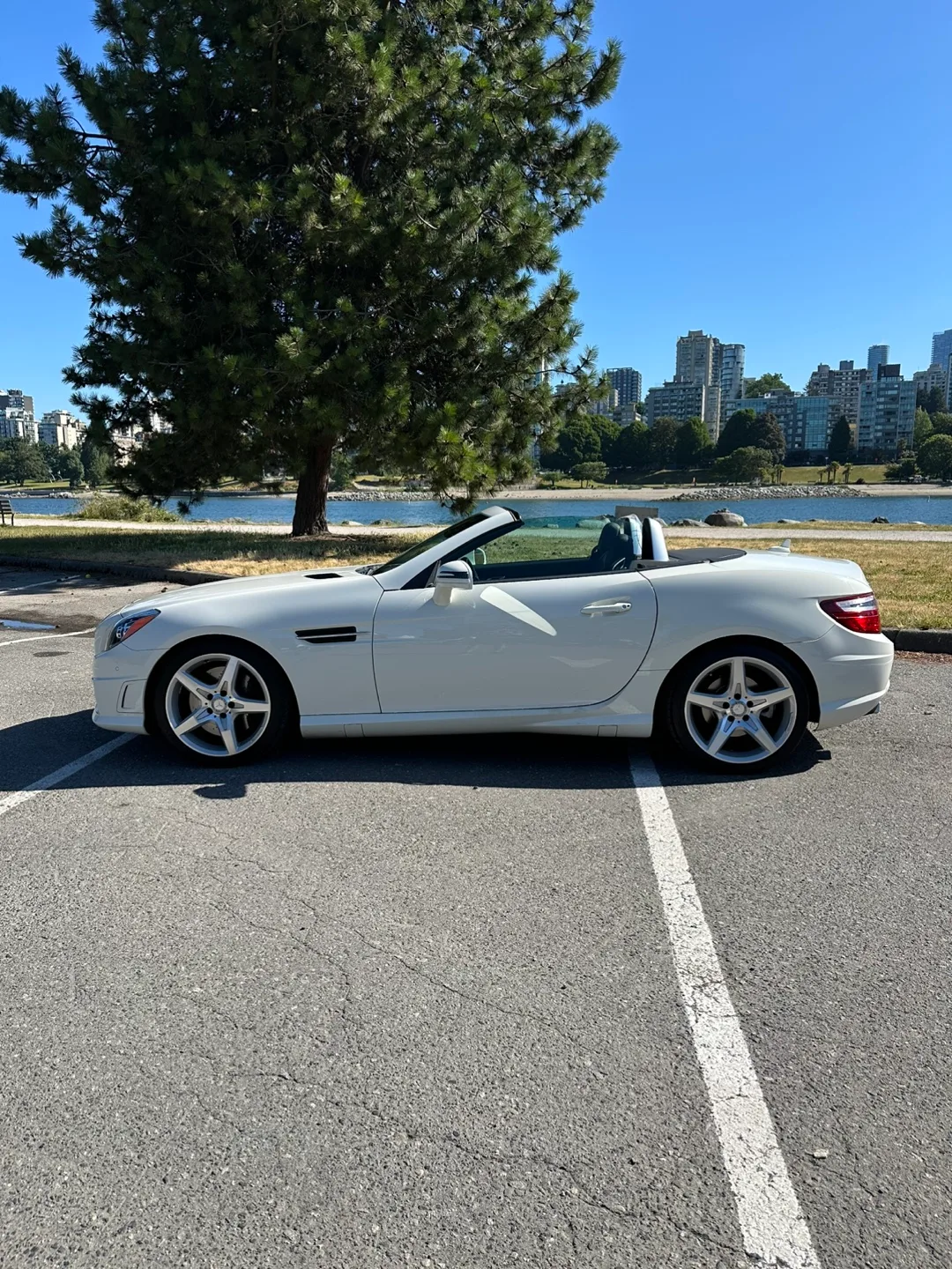 White Mercedes-Benz SLK350 Roadster thumbnail