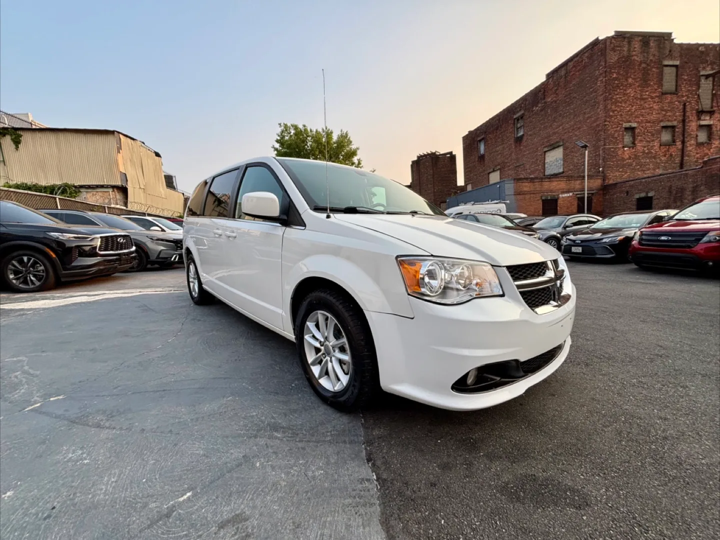 Dodge Grand Caravan SXT 108K miles 2019 image indicator(2)