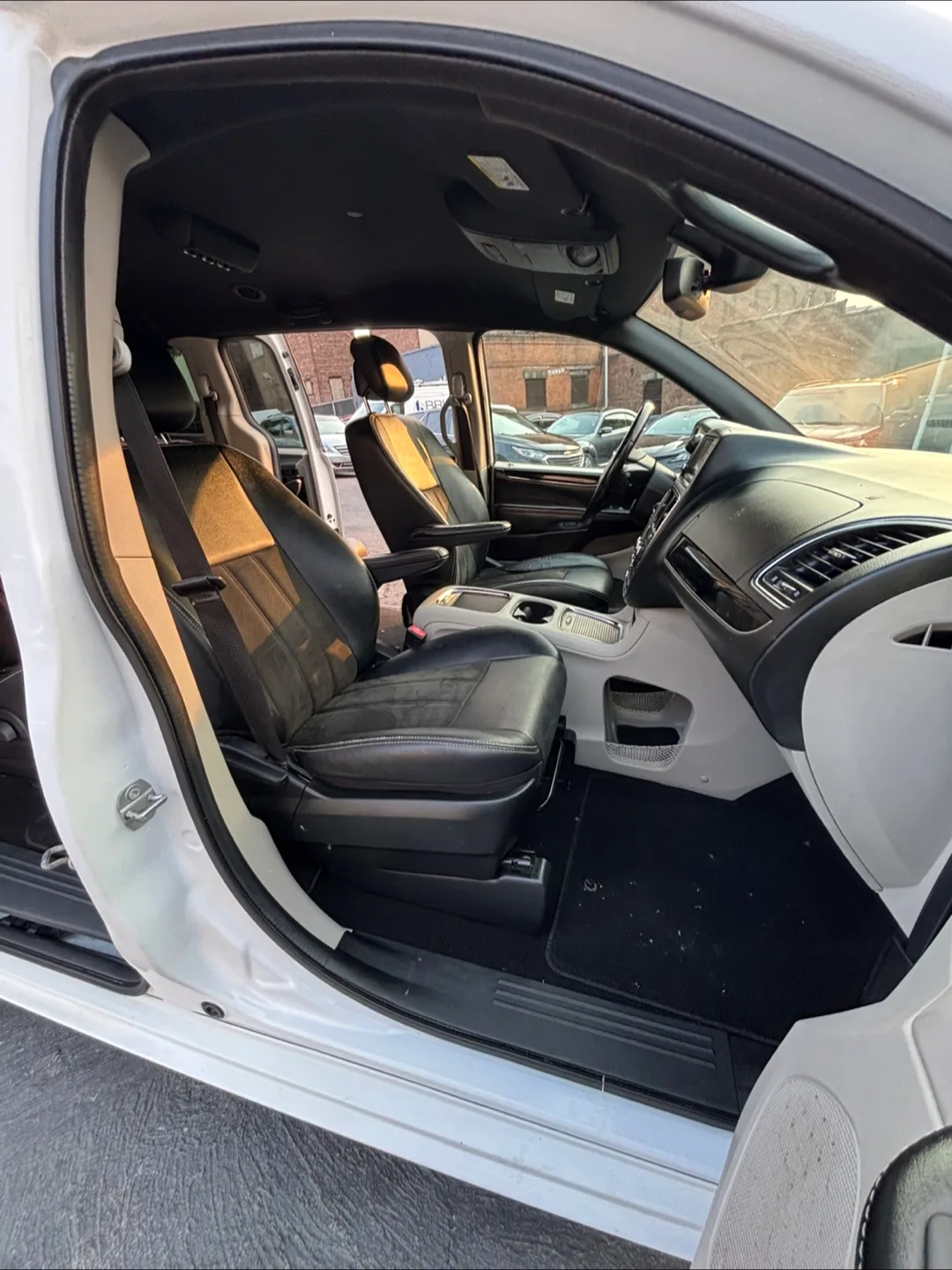 Dodge Grand Caravan SXT 108K miles 2019 image indicator(7)