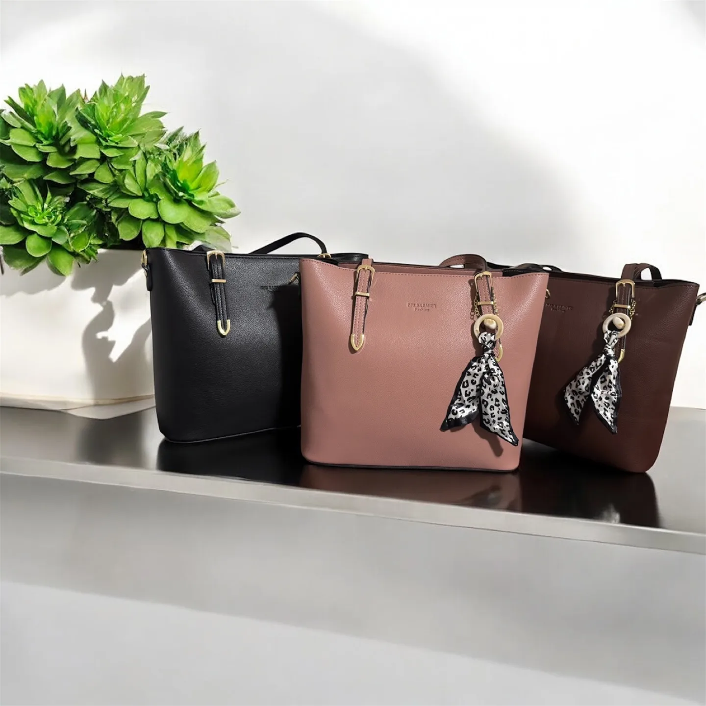 DFS LEATHER Fashion Brown Tote Bag thumbnail