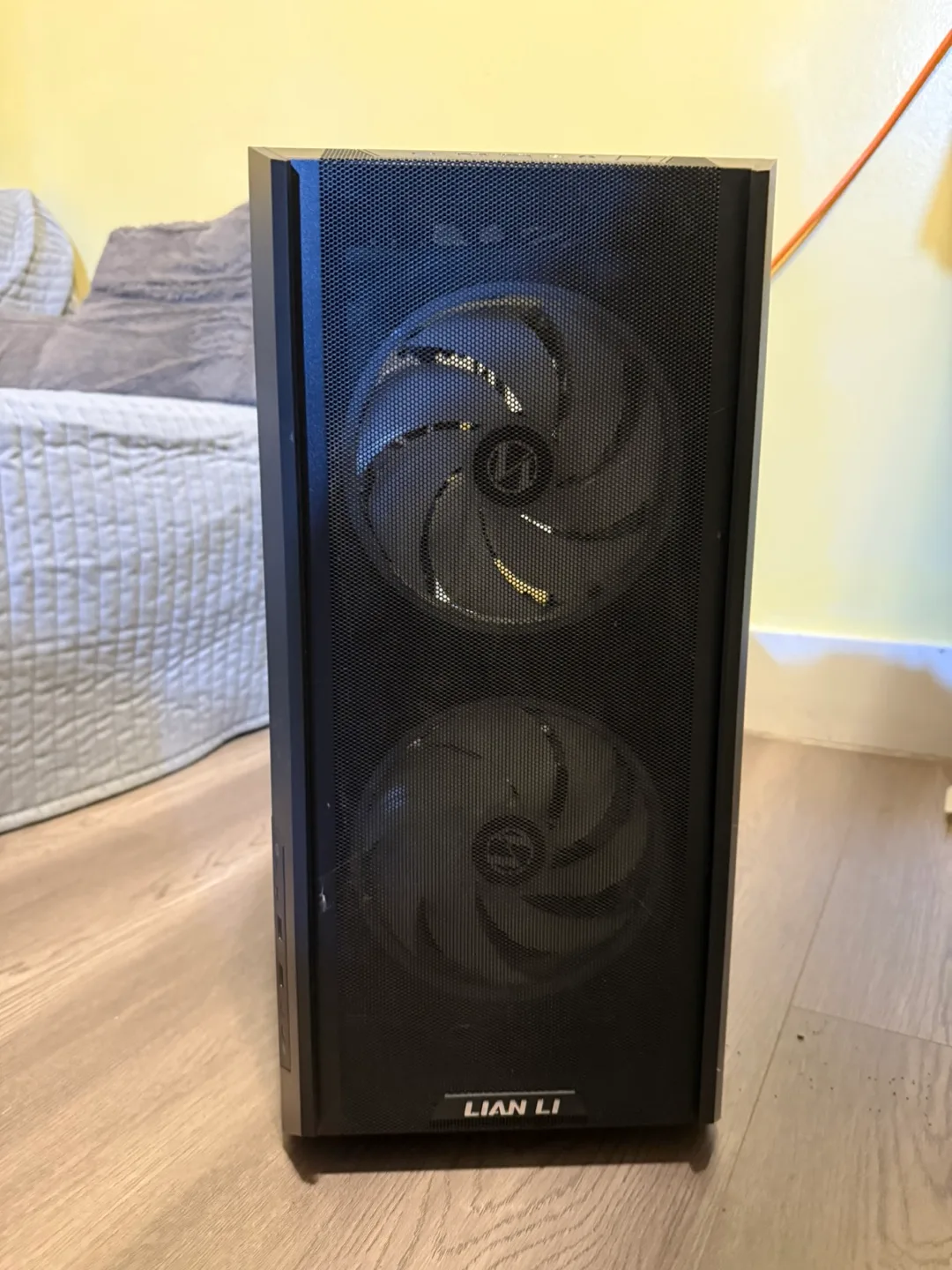 Lian Li PC 216 - Black image indicator(2)