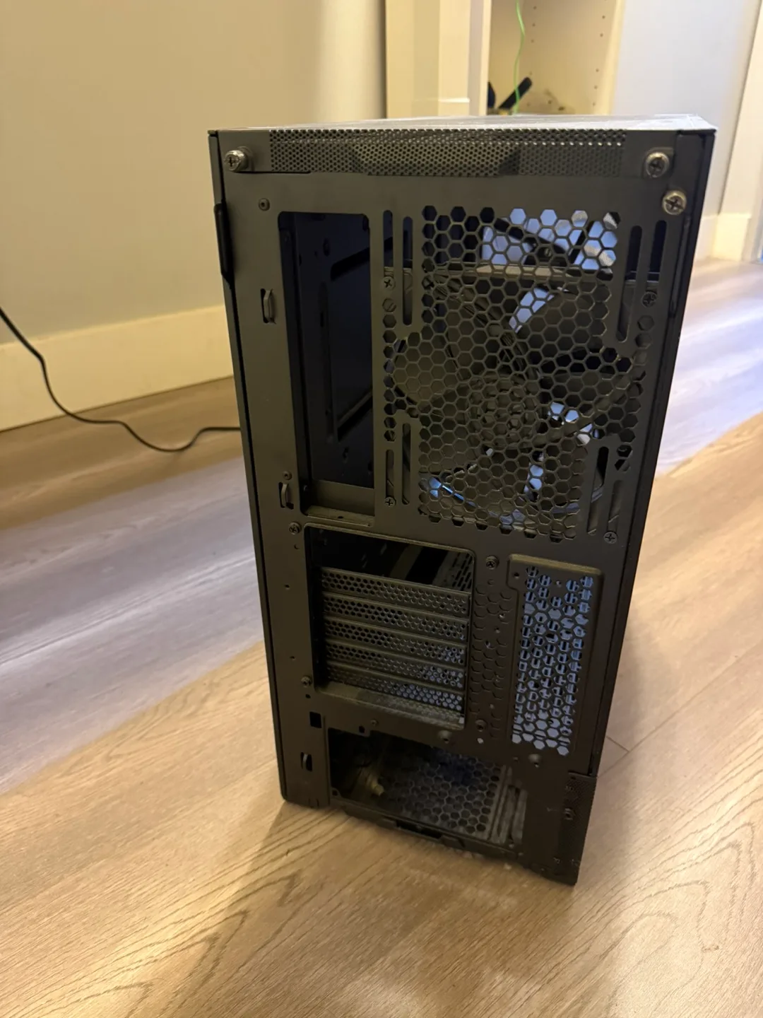 Lian Li PC 216 - Black image indicator(3)