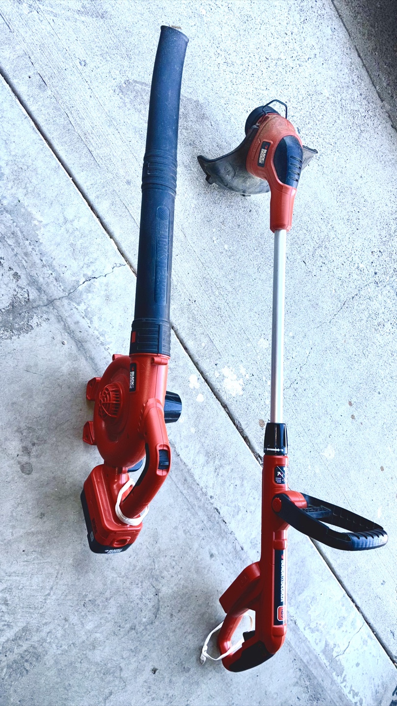 Black Decker Trimmer & Leaf Blower Set - photo 3