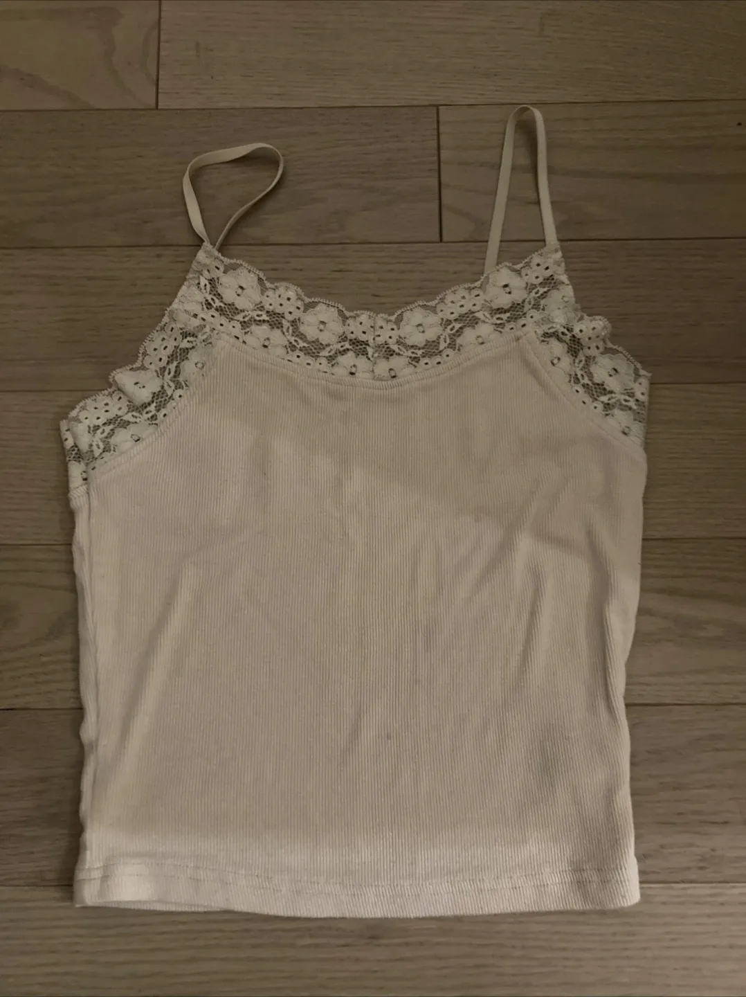 🇨🇦 🍁 White Lace Trim Tank Top thumbnail
