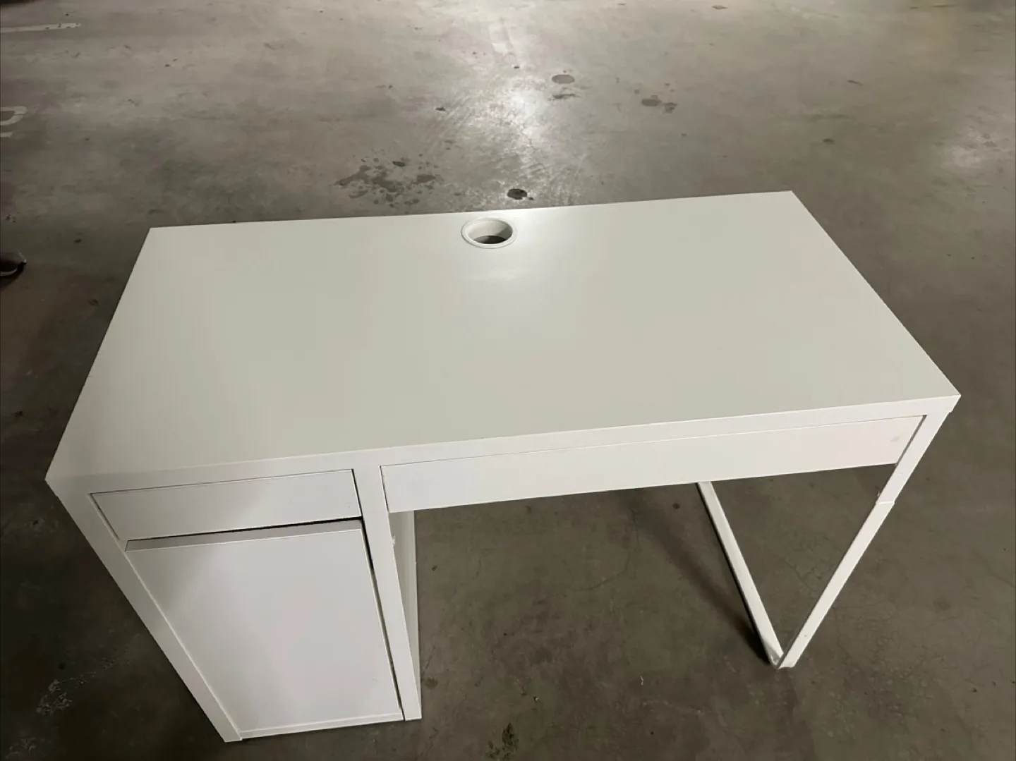 Ikea Micke desk + delivery available thumbnail