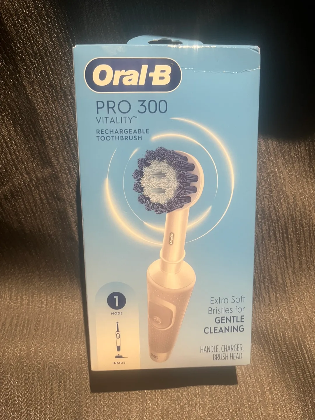 Oral-B Pro 300 Vitality Rechargeable Toothbrush - White thumbnail