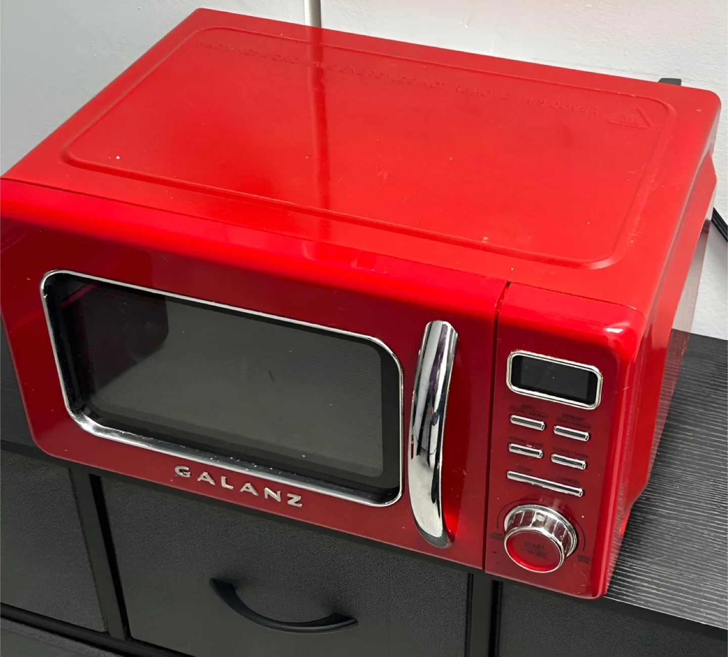 Galanz Retro Red Microwave Oven thumbnail
