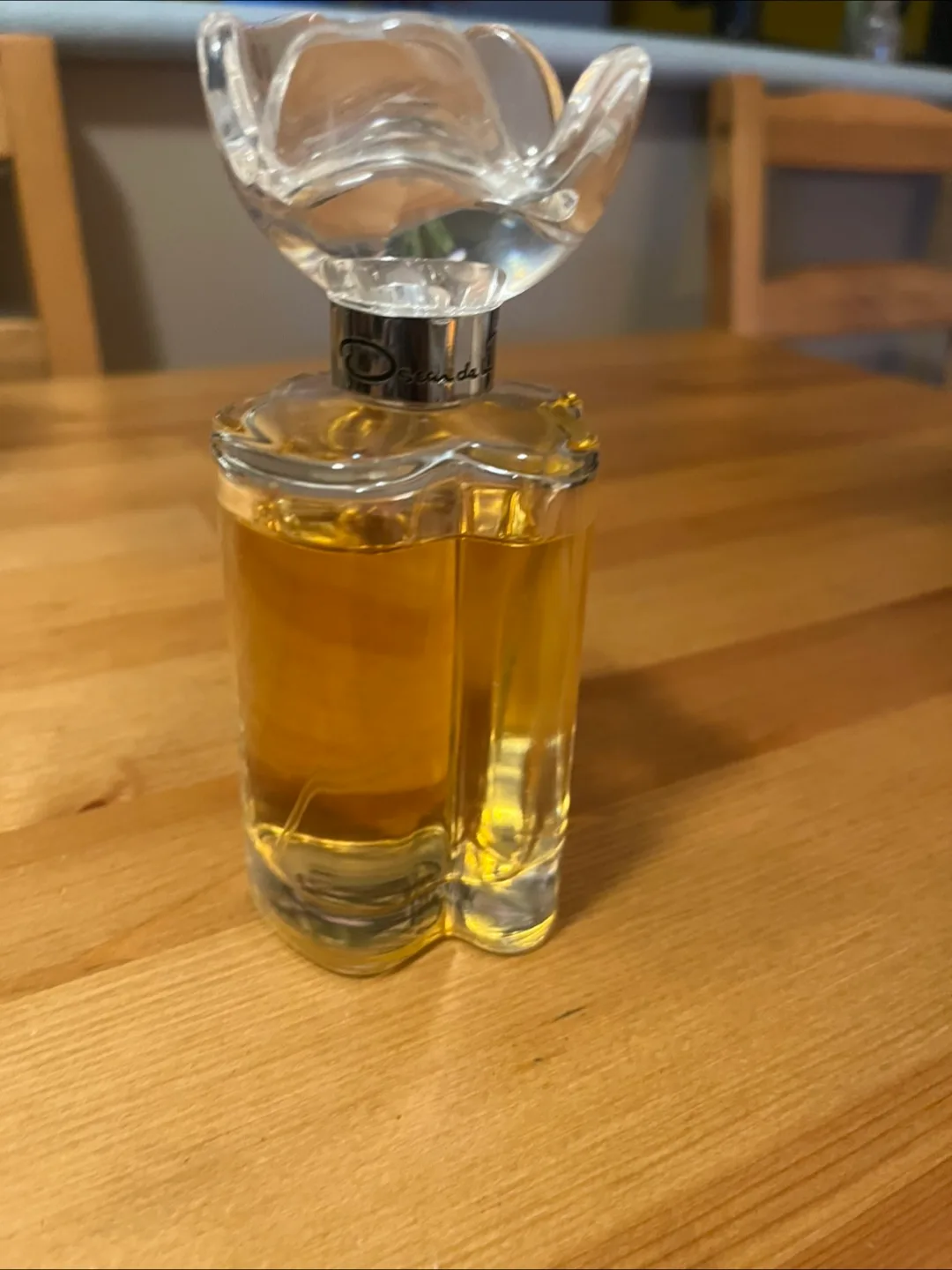 Oscar de la Renta Perfume thumbnail