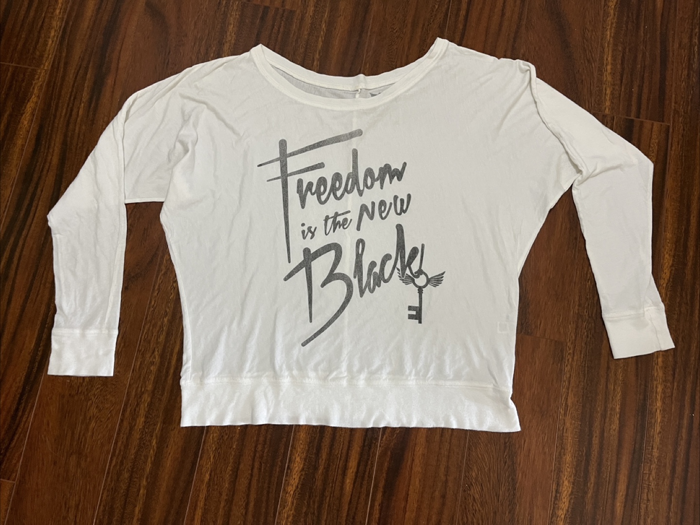 Freedom Culture women’s medium oversized graphic top, white