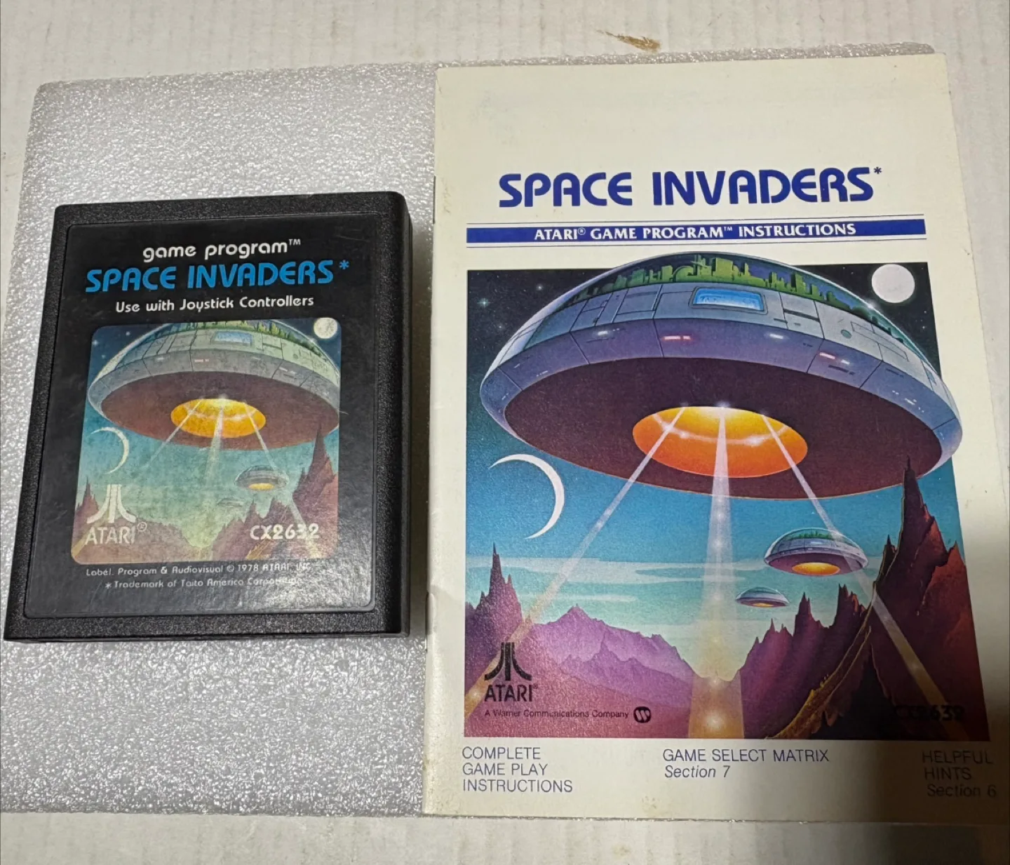 Space Invaders Atari Game with Book. UNTESTED thumbnail