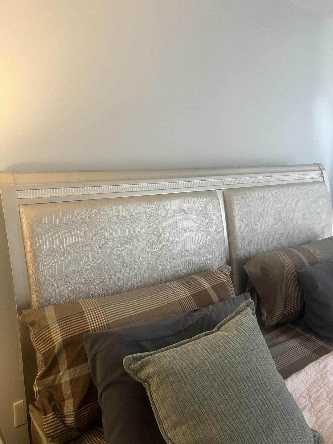 King Bed Frame + King Mattress+ 2 x Night Stands - photo 3