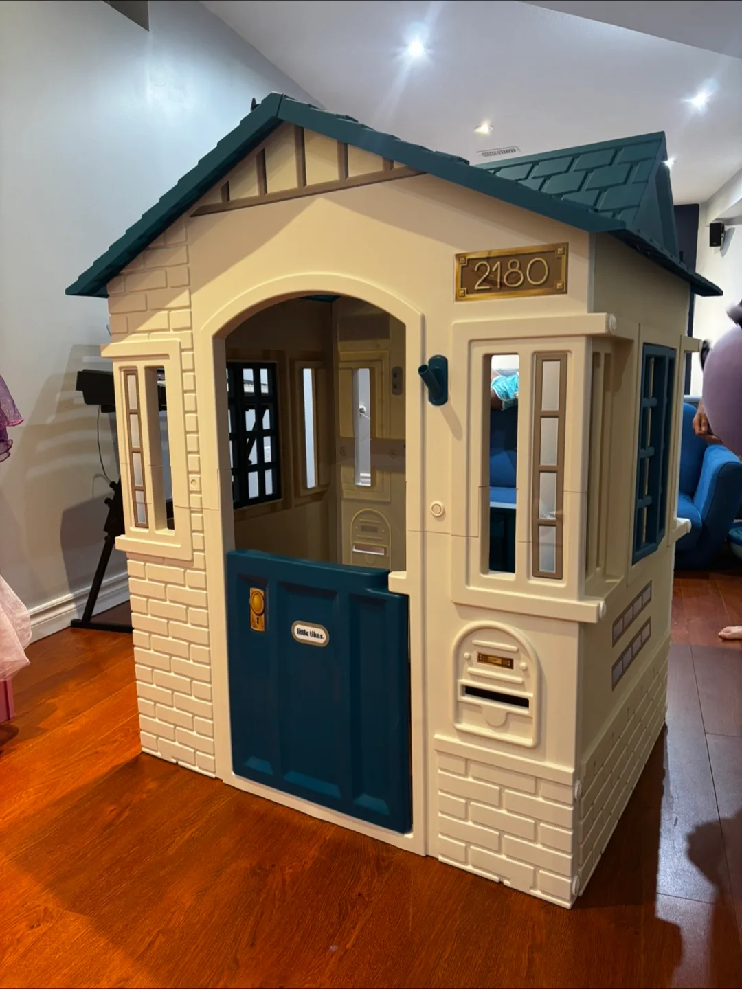 Little Tikes Playhouse - Cozy Cottage thumbnail