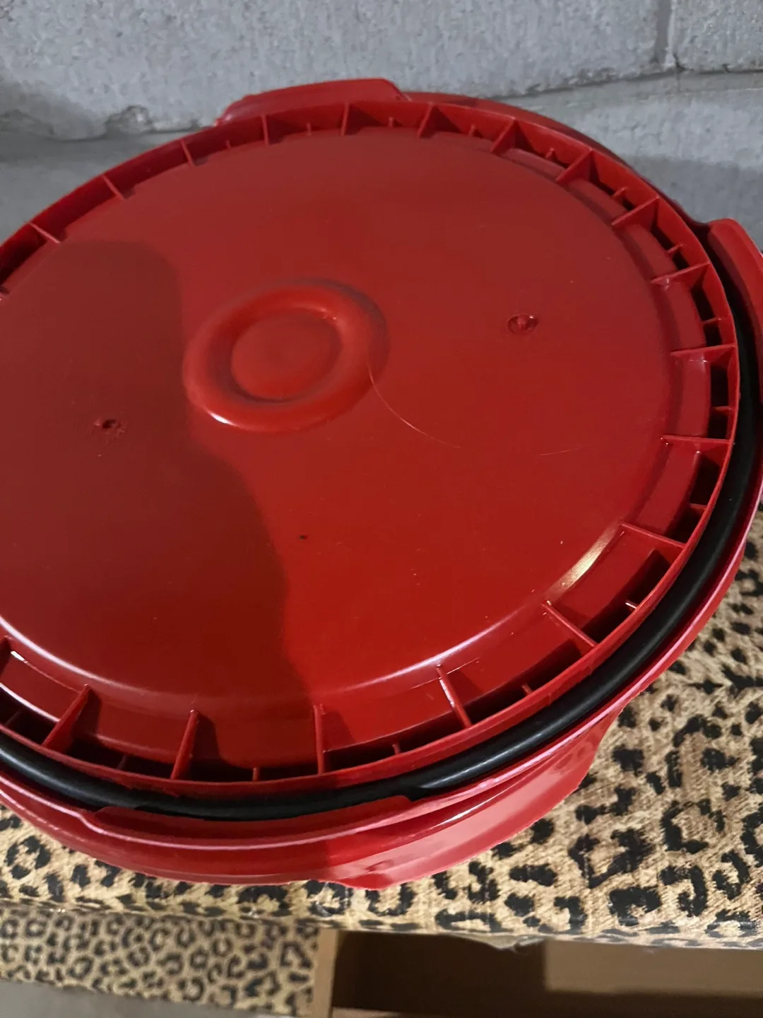 5 gallon Red Bucket Lids (only lids)  10 lids image indicator(2)