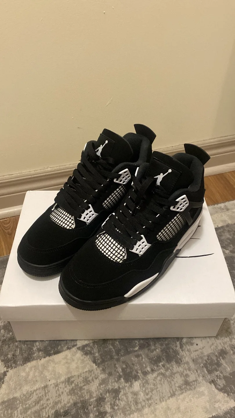 Jordan 4 Retro White Thunders thumbnail