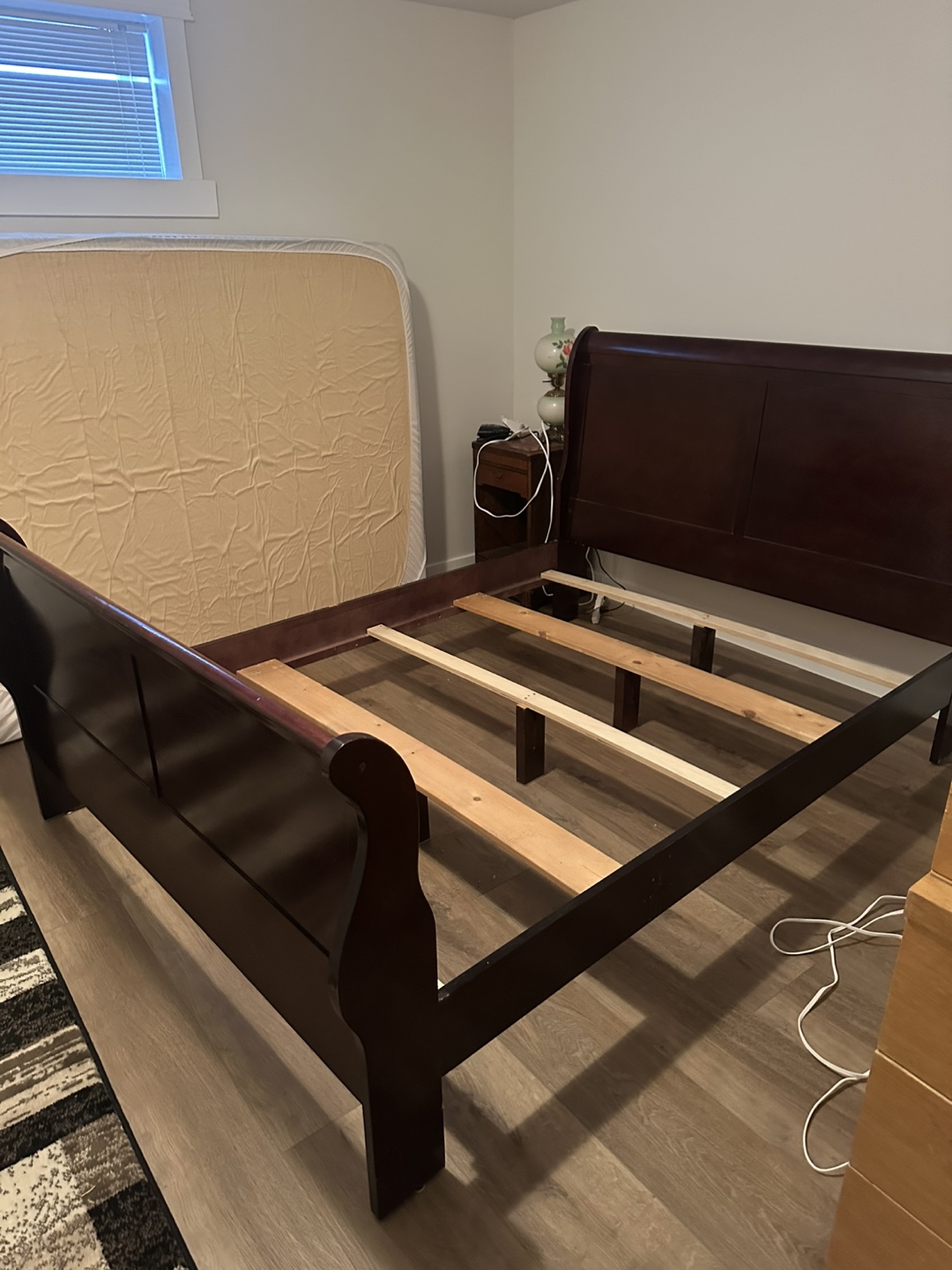 Queen Size Sleigh Bed Frame - Dark Wood - photo 3