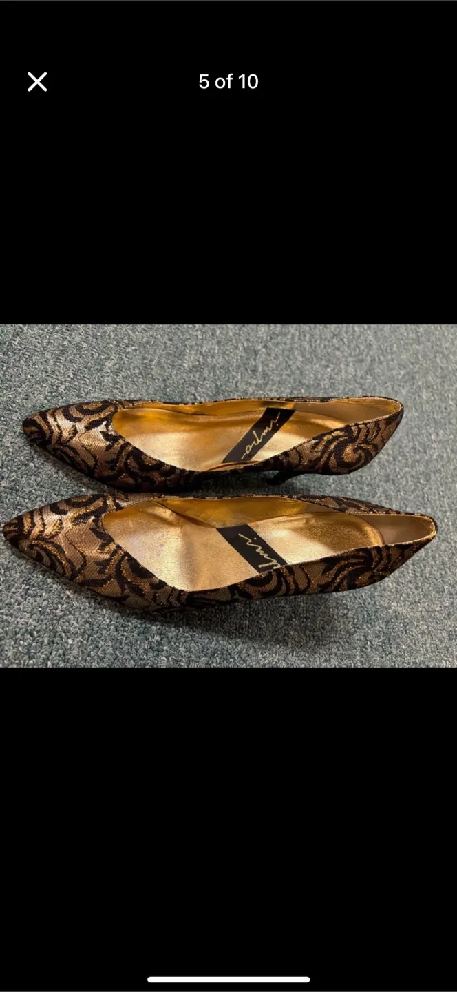 Black & Gold Heels size 6.5 thumbnail