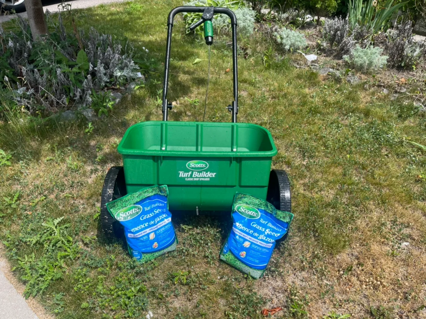 Scotts Turf Builder Classic Drop Spreader thumbnail