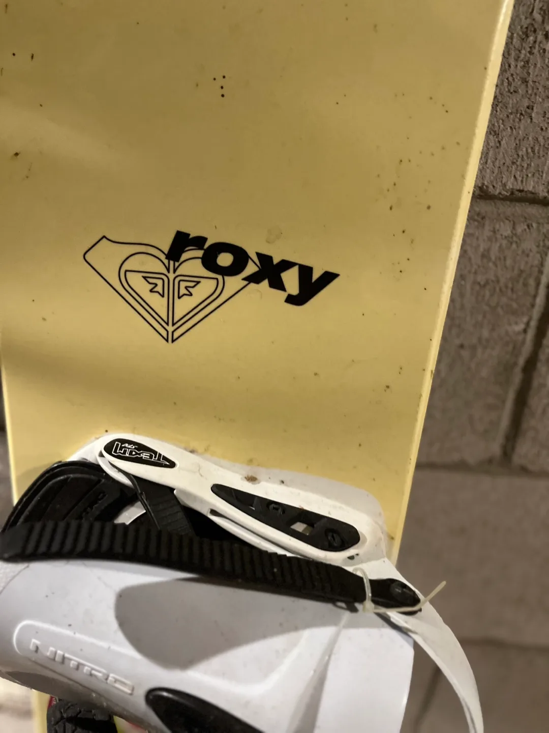 Roxy Snowboard 57 Inches image indicator(2)