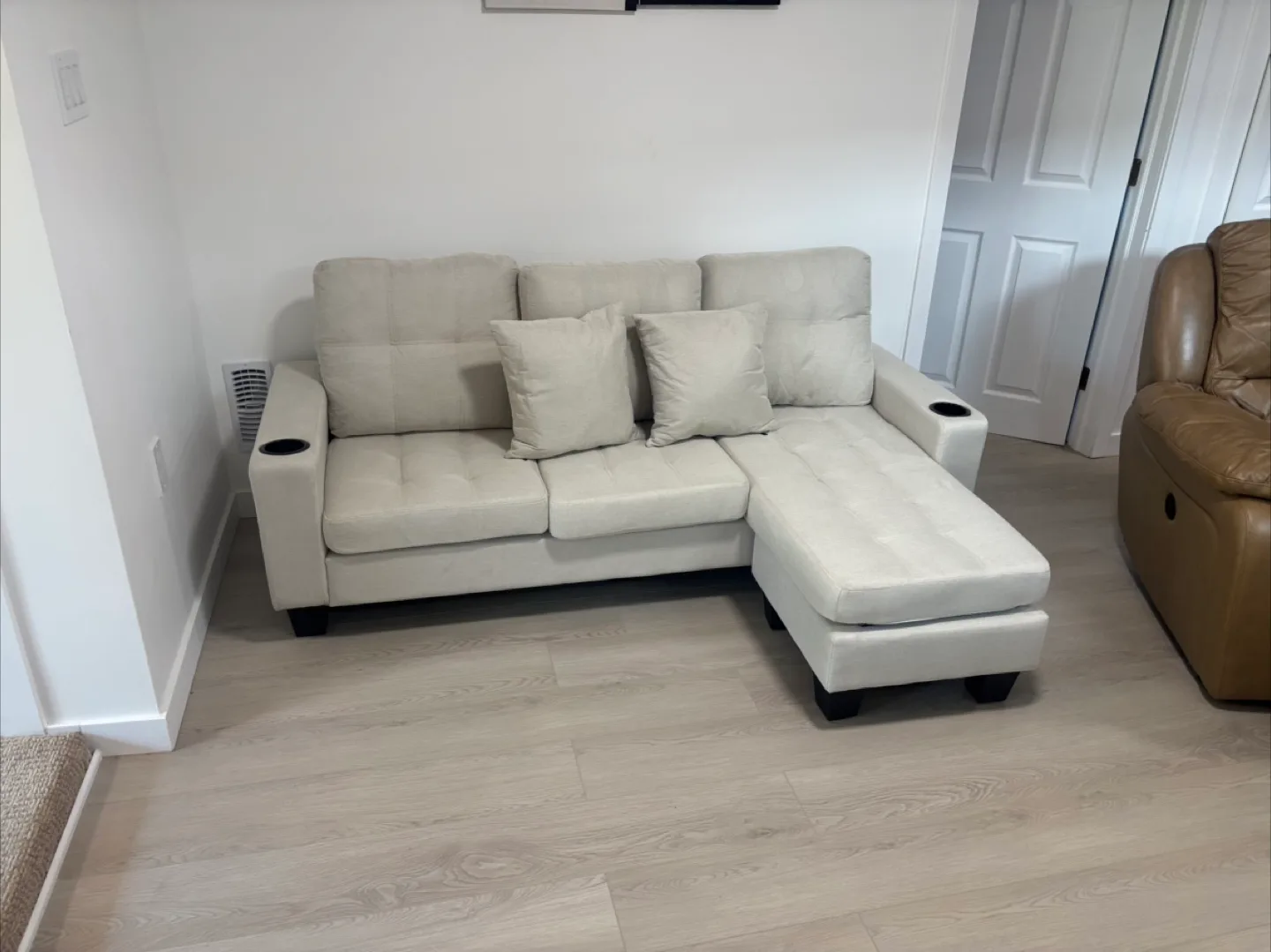 Beige Sectional Sofa with Chaise Lounge image indicator(6)