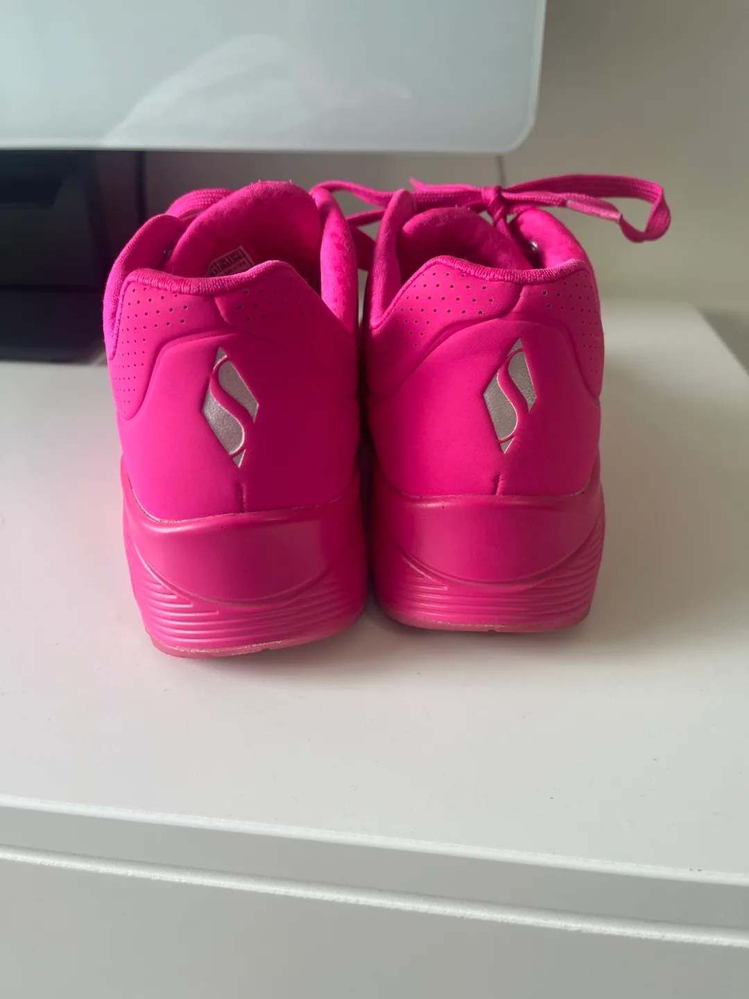 6.5 Skechers Hot Pink Women's Sneakers image indicator(2)