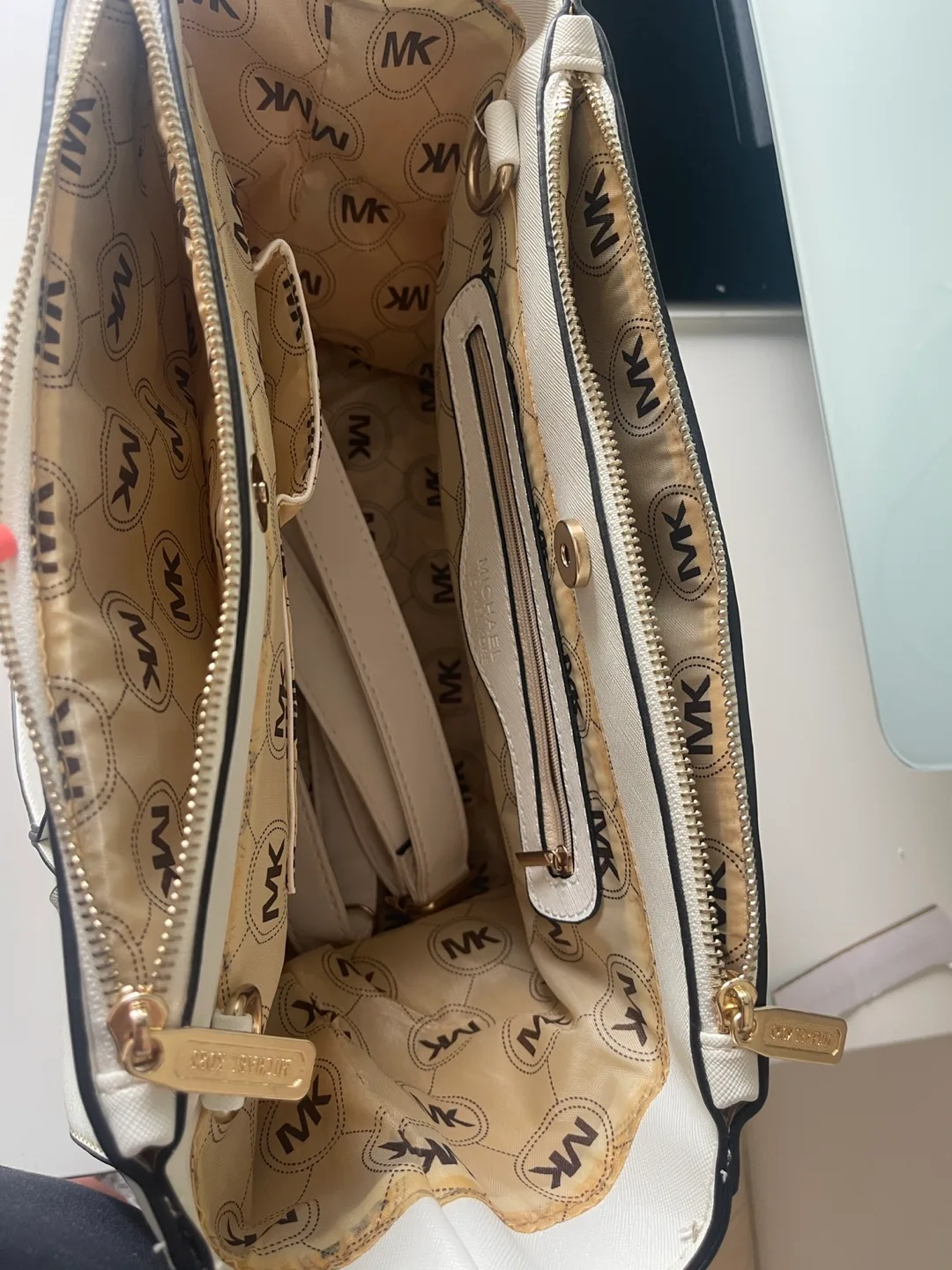 Michael Kors White Satchel purse image indicator(3)