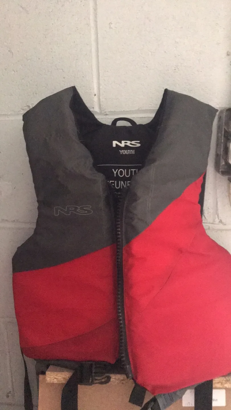 🇨🇦NRS Youth Life Jacket - Red/Grey thumbnail