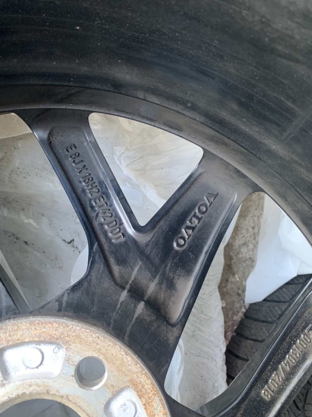 Volvo Wheel with Michelin 235/45R18 Tire - photo 2