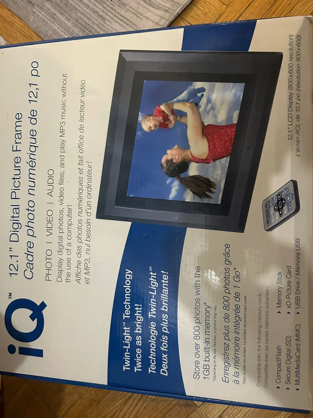IQ 12.1" Digital Picture Frame thumbnail
