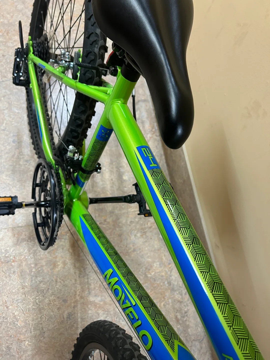 Youth 24”  Green & Blue Mountain Bike image indicator(4)